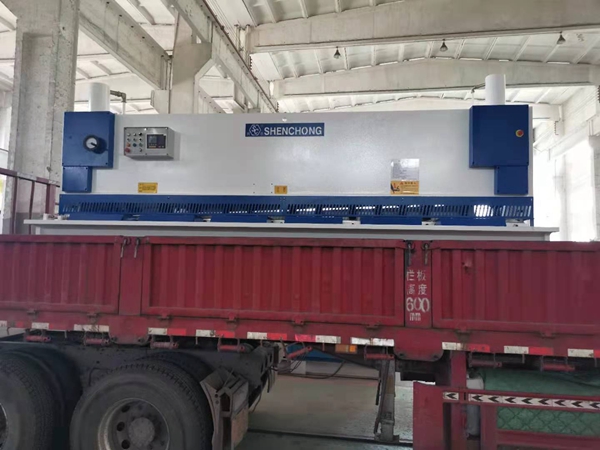 8x4米數(shù)控剪板機