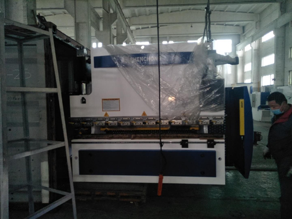 馬其頓 | 80TX2500數(shù)控折彎機(jī)折彎機(jī)