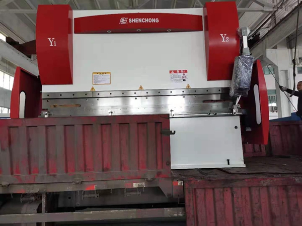 200Tx3200電液同步數(shù)控折彎?rùn)C(jī)