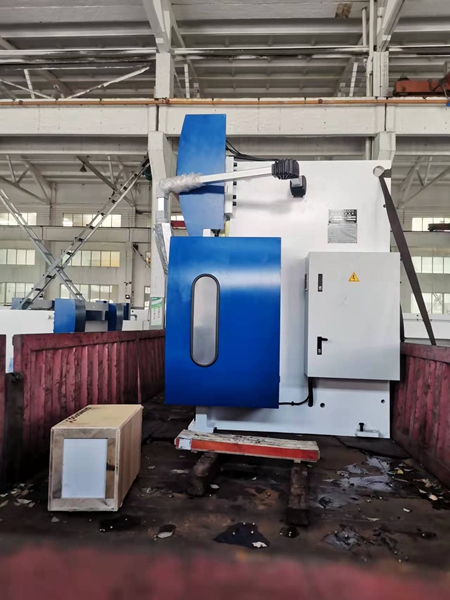 160Tx3200高精度數(shù)控折彎機(jī)