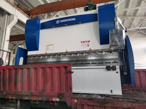 160Tx3200高精度數(shù)控折彎機(jī)