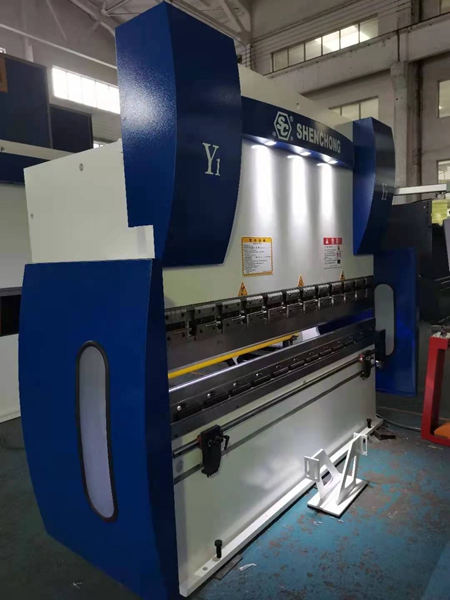 63噸2米5一臺(tái)高速數(shù)控折彎?rùn)C(jī)