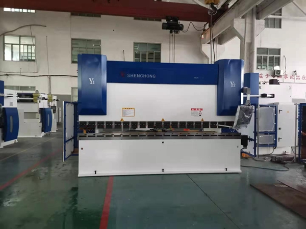 170Tx4米電液同步數(shù)控折彎機(jī)