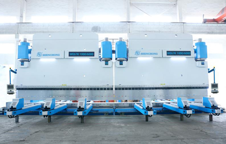 雙機(jī)聯(lián)動(dòng)數(shù)控折彎機(jī)1000T6000×2雙機(jī)聯(lián)動(dòng)ESA550，16軸出口.jpg